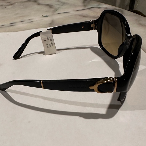 Gucci Sunglasses - Picture 14 of 15